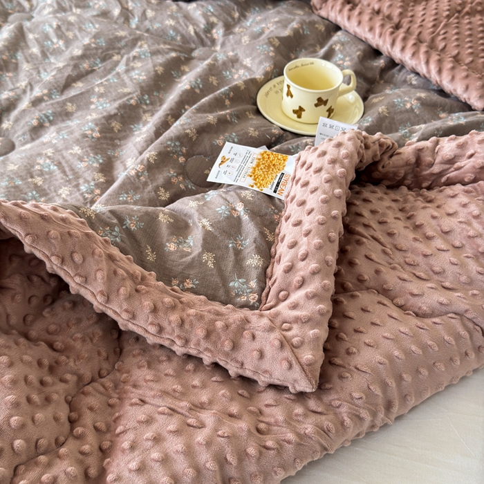 91家纺网 家纺一手货源 找家纺 橙子家居 2024新款【跑量款】A类母婴安抚豆豆被 被子被芯 豆豆被-含苞待放