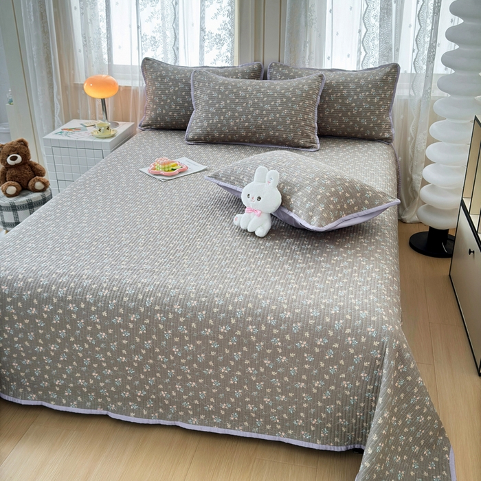 91家纺网 家纺一手货源 找家纺 橙子家居 2024新款A类木棉印花床盖三件套四季款夹层新疆棉花 含苞待放