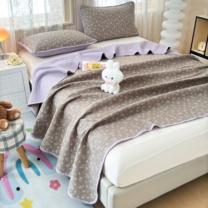 91家纺网 家纺一手货源 找家纺 橙子家居 2024新款A类木棉印花床盖三件套四季款夹层新疆棉花 含苞待放