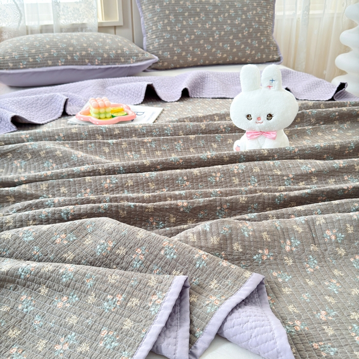 91家纺网 家纺一手货源 找家纺 橙子家居 2024新款A类木棉印花床盖三件套四季款夹层新疆棉花 含苞待放