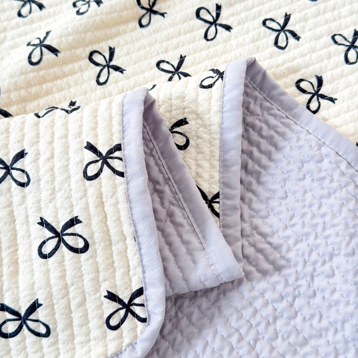 91家纺网 家纺一手货源 找家纺 橙子家居 2024新款A类木棉印花床盖三件套四季款夹层新疆棉花 蝴蝶结