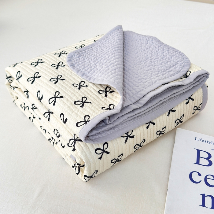 91家纺网 家纺一手货源 找家纺 橙子家居 2024新款A类木棉印花床盖三件套四季款夹层新疆棉花 蝴蝶结