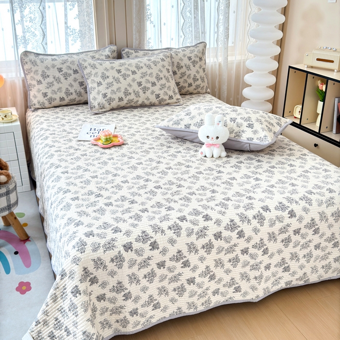 91家纺网 家纺一手货源 找家纺 橙子家居 2024新款A类木棉印花床盖三件套四季款夹层新疆棉花 锦上添花