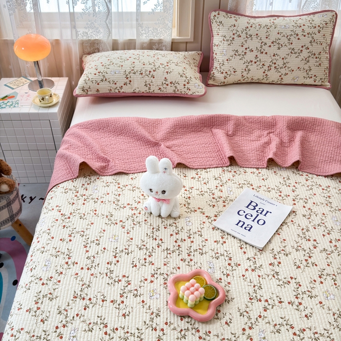 91家纺网 家纺一手货源 找家纺 橙子家居 2024新款A类木棉印花床盖三件套四季款夹层新疆棉花 免仙子