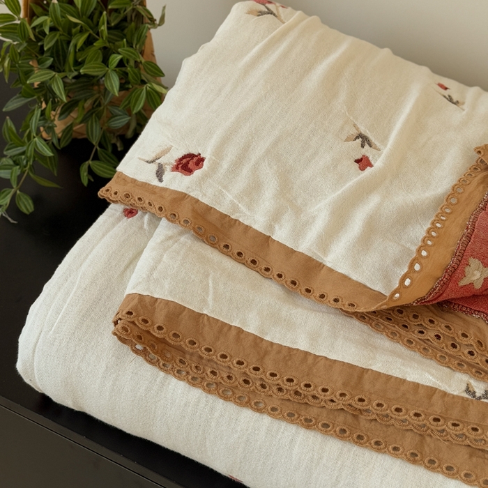 91家纺网 家纺一手货源 找家纺 橙子家居 2025新款韩国泡芙被纯棉五层纱布夏被夏凉被空调被 春暖花开