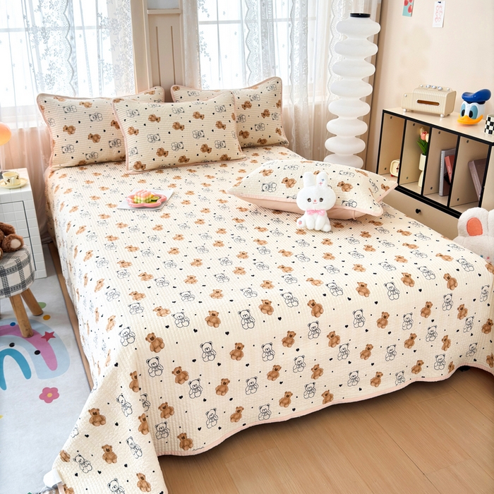 91家纺网 家纺一手货源 找家纺 橙子家居 2024新款A类木棉印花床盖三件套四季款夹层新疆棉花 小熊派对