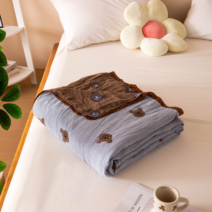 91家纺网 家纺一手货源 找家纺 橙子家居 2025新款韩国泡芙被纯棉五层纱布夏被夏凉被空调被 熊仔安眠