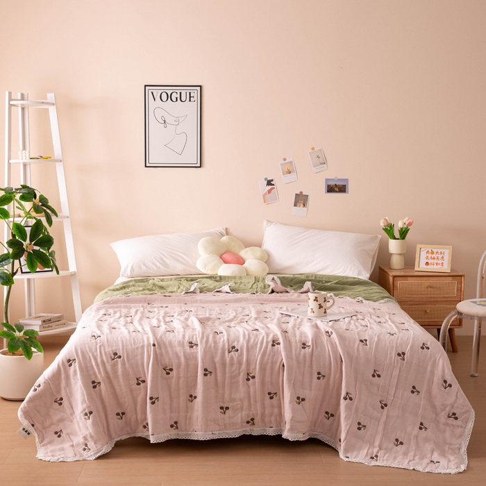 91家纺网 家纺一手货源 找家纺 橙子家居 2025新款韩国泡芙被纯棉五层纱布夏被夏凉被空调被 樱桃夏梦-粉