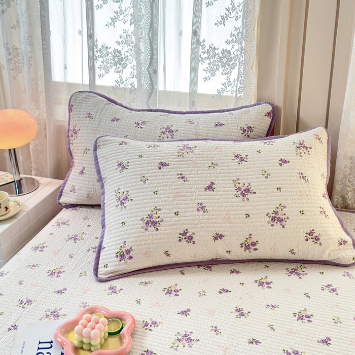 91家纺网 家纺一手货源 找家纺 橙子家居 2024新款A类木棉印花床盖三件套四季款夹层新疆棉花 紫玫瑰