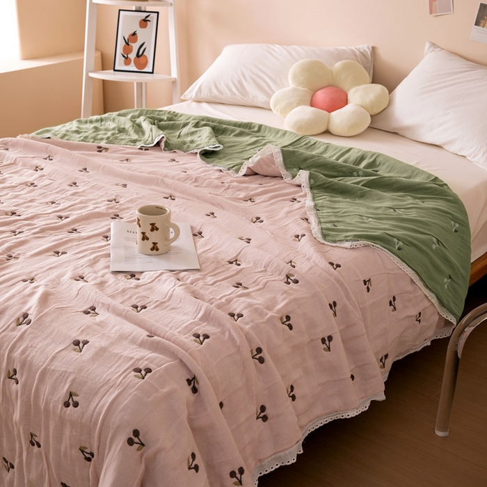 91家纺网 家纺一手货源 找家纺 橙子家居 2025新款韩国泡芙被纯棉五层纱布夏被夏凉被空调被 樱桃夏梦-粉