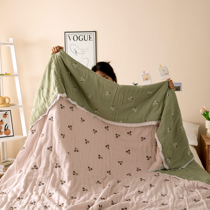 91家纺网 家纺一手货源 找家纺 橙子家居 2025新款韩国泡芙被纯棉五层纱布夏被夏凉被空调被 樱桃夏梦-粉