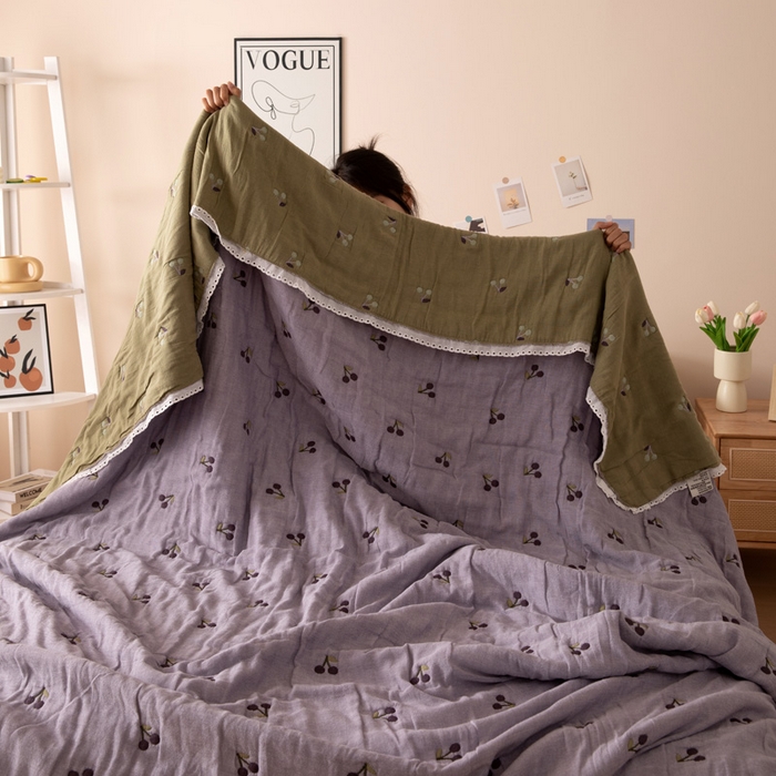 91家纺网 家纺一手货源 找家纺 橙子家居 2025新款韩国泡芙被纯棉五层纱布夏被夏凉被空调被 樱桃夏梦-紫