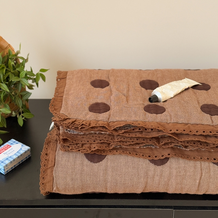 91家纺网 家纺一手货源 找家纺 橙子家居 2025新款韩国泡芙被纯棉五层纱布夏被夏凉被空调被 圆点咖