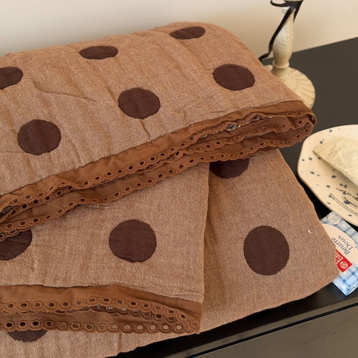 91家纺网 家纺一手货源 找家纺 橙子家居 2025新款韩国泡芙被纯棉五层纱布夏被夏凉被空调被 圆点咖