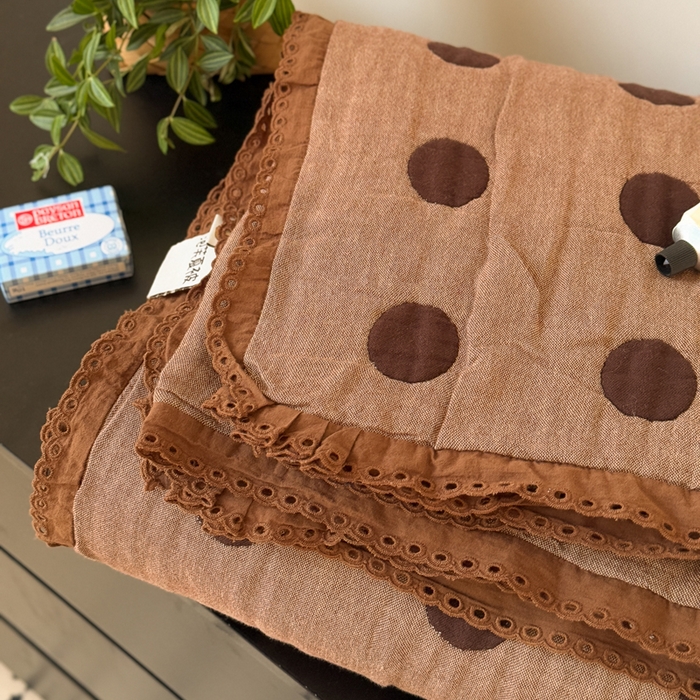 91家纺网 家纺一手货源 找家纺 橙子家居 2025新款韩国泡芙被纯棉五层纱布夏被夏凉被空调被 圆点咖