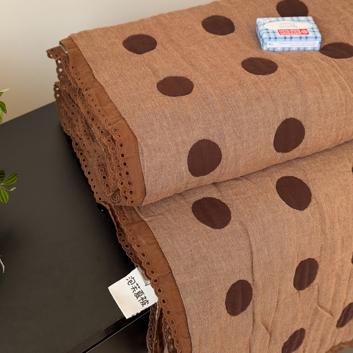 91家纺网 家纺一手货源 找家纺 橙子家居 2025新款韩国泡芙被纯棉五层纱布夏被夏凉被空调被 圆点咖