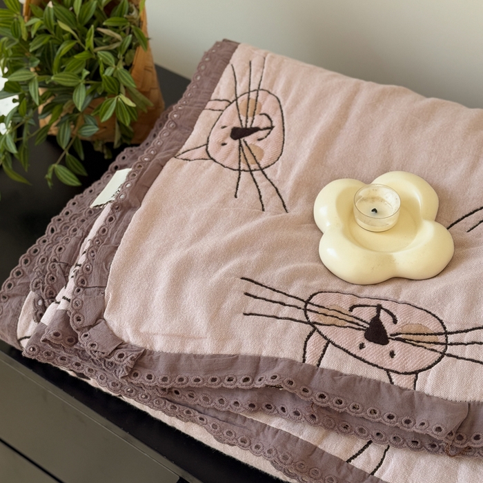 91家纺网 家纺一手货源 找家纺 橙子家居 2025新款韩国泡芙被纯棉五层纱布夏被夏凉被空调被 长胡须喵