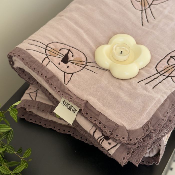 91家纺网 家纺一手货源 找家纺 橙子家居 2025新款韩国泡芙被纯棉五层纱布夏被夏凉被空调被 长胡须喵