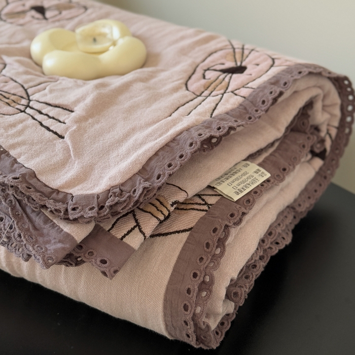 91家纺网 家纺一手货源 找家纺 橙子家居 2025新款韩国泡芙被纯棉五层纱布夏被夏凉被空调被 长胡须喵