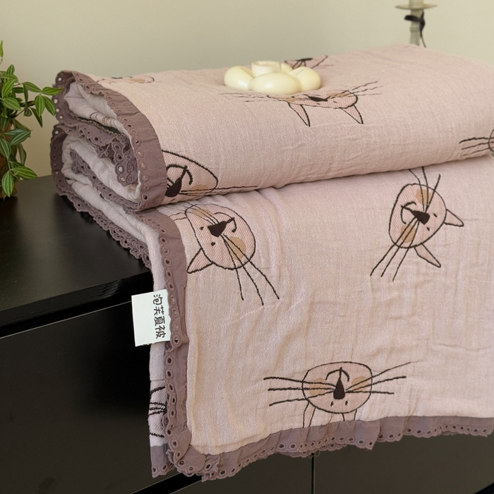 91家纺网 家纺一手货源 找家纺 橙子家居 2025新款韩国泡芙被纯棉五层纱布夏被夏凉被空调被 长胡须喵