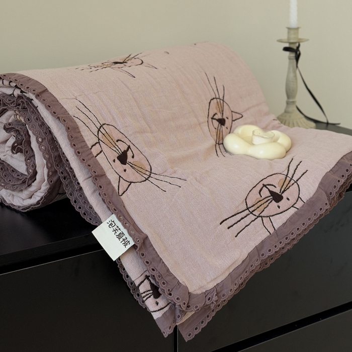 91家纺网 家纺一手货源 找家纺 橙子家居 2025新款韩国泡芙被纯棉五层纱布夏被夏凉被空调被 长胡须喵