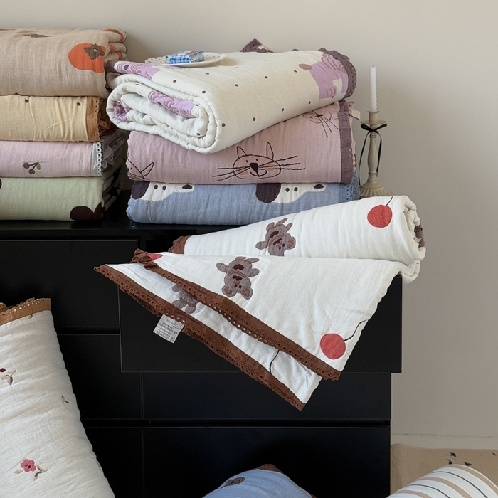 91家纺网 家纺一手货源 找家纺 橙子家居 2025新款韩国泡芙被纯棉五层纱布夏被夏凉被空调被 组合图仅供展示