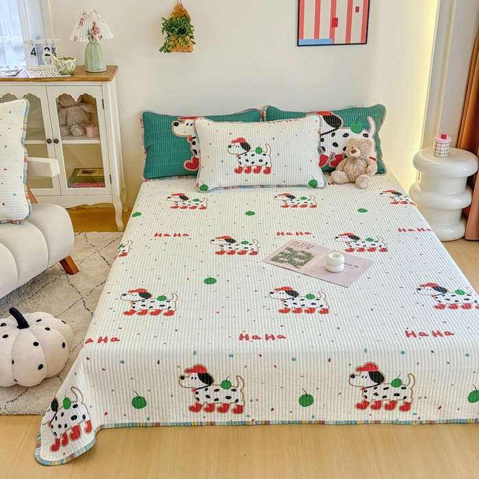 91家纺网 家纺一手货源 找家纺 橙子家居 2025新款双面纯棉夹层新疆棉花数码印花系列床盖单件-单床盖 斑点狗红