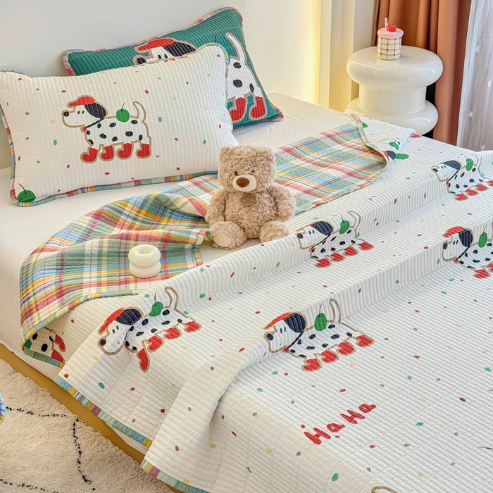 91家纺网 家纺一手货源 找家纺 橙子家居 2025新款双面纯棉夹层新疆棉花数码印花系列床盖单件-单床盖 斑点狗红