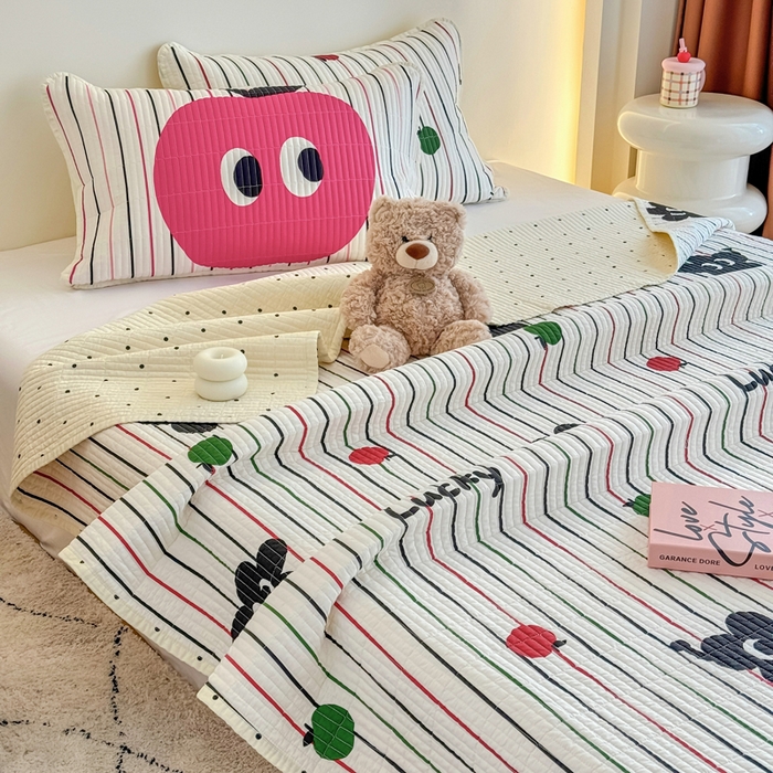 91家纺网 家纺一手货源 找家纺 橙子家居 2025新款双面纯棉夹层新疆棉花数码印花系列床盖单件-单床盖 大眼萌红