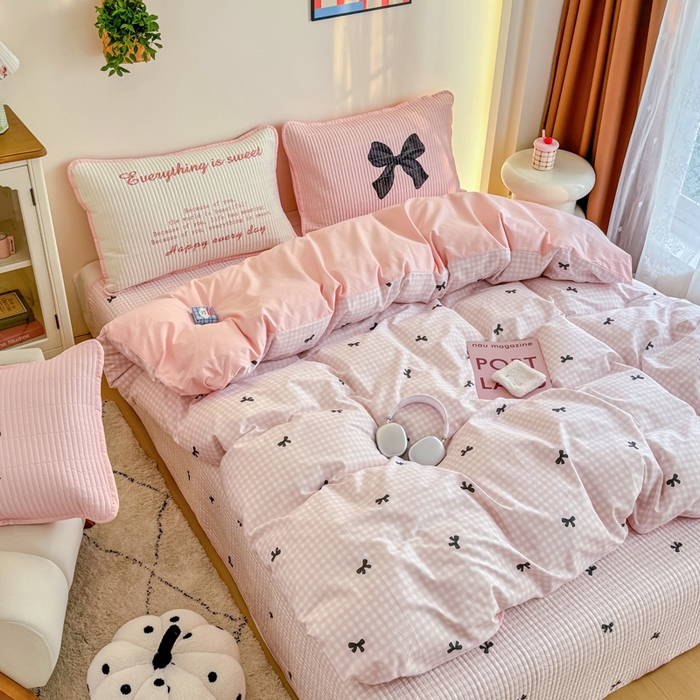 91家纺网 家纺一手货源 找家纺 橙子家居 2025新款双面纯棉夹层新疆棉花数码印花系列床盖单件-单床盖 粉蝴蝶结