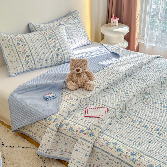 91家纺网 家纺一手货源 找家纺 橙子家居 2025新款双面纯棉夹层新疆棉花数码印花系列床盖单件-单床盖 花蔓蓝