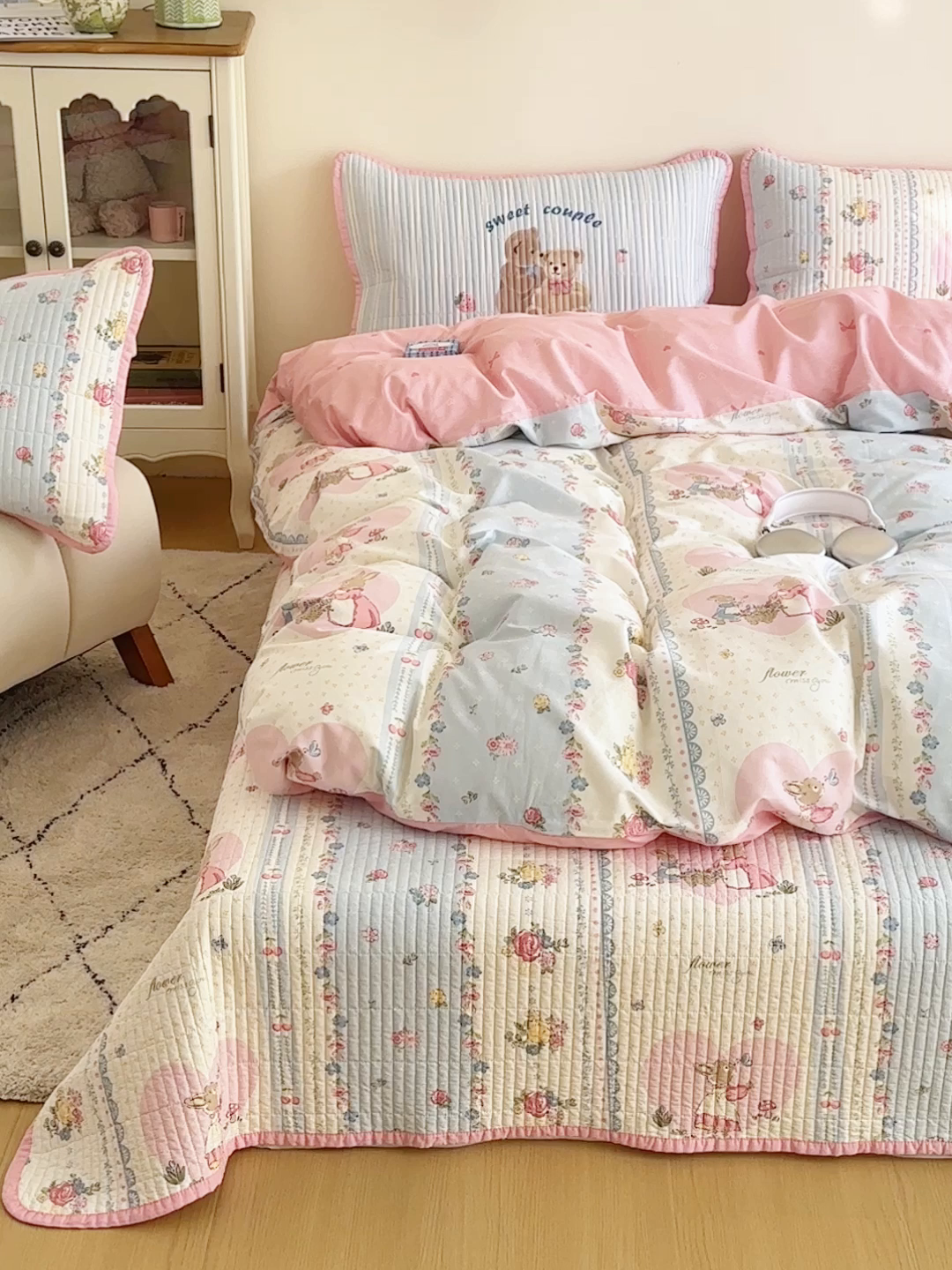 91家纺网 家纺一手货源 找家纺 橙子家居 2025新款双面纯棉夹层新疆棉花数码印花系列床盖单件-单床盖 花兔