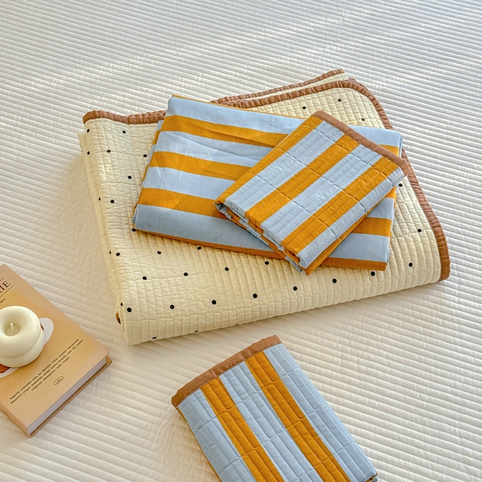 91家纺网 家纺一手货源 找家纺 橙子家居 2025新款双面纯棉夹层新疆棉花数码印花系列床盖单件-单床盖 黄宽条