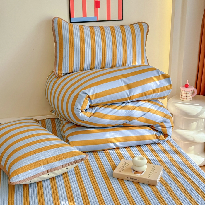 91家纺网 家纺一手货源 找家纺 橙子家居 2025新款双面纯棉夹层新疆棉花数码印花系列床盖单件-单床盖 黄宽条