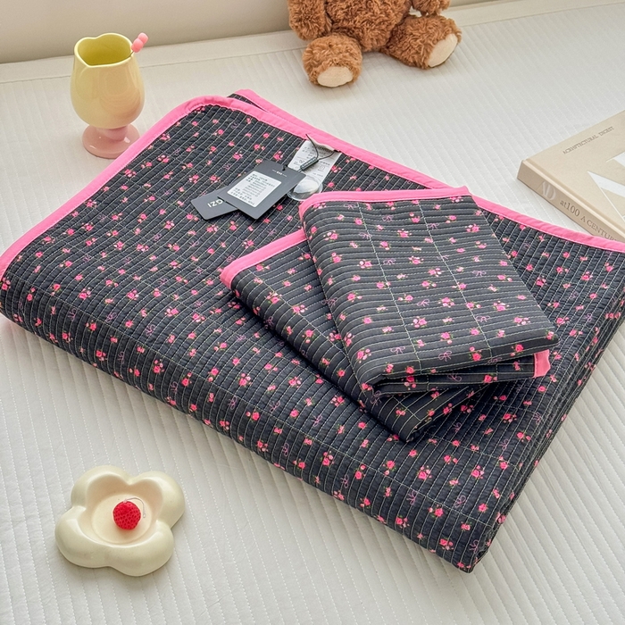 91家纺网 家纺一手货源 找家纺 橙子家居 2025新款双面全棉纯棉13372印花棉花床盖三件套-第二批 漫语