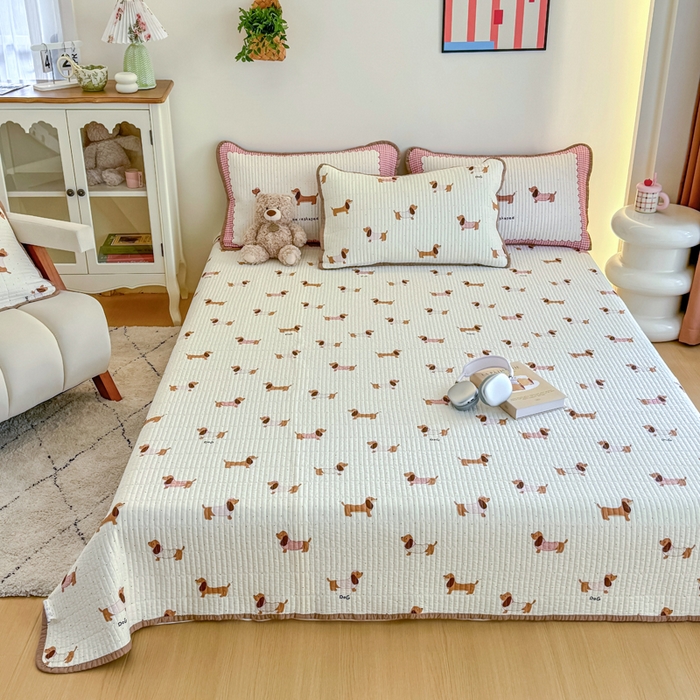 91家纺网 家纺一手货源 找家纺 橙子家居 2025新款双面纯棉夹层新疆棉花数码印花系列床盖单件-单床盖 淑女狗