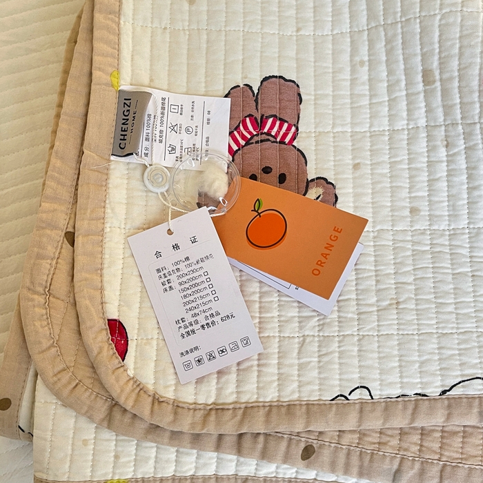 91家纺网 家纺一手货源 找家纺 橙子家居 2025新款双面纯棉夹层新疆棉花数码印花系列床盖单件-单床盖 兔兔熊