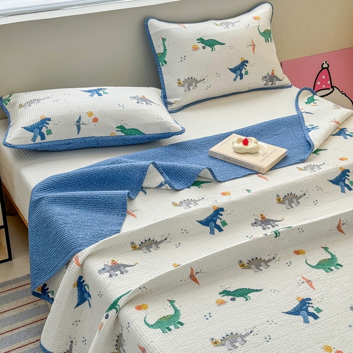 91家纺网 家纺一手货源 找家纺 橙子家居 2025新款双面全棉纯棉13372印花棉花床盖三件套-第二批 小飞龙