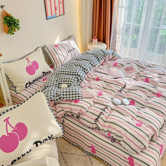 91家纺网 家纺一手货源 找家纺 橙子家居 2025新款双面纯棉夹层新疆棉花数码印花系列床盖单件-单床盖 樱为有你