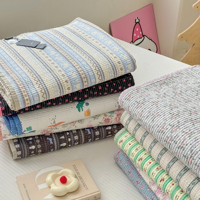 91家纺网 家纺一手货源 找家纺 橙子家居 2025新款双面全棉纯棉13372印花棉花床盖三件套-第二批 组合图仅供展示