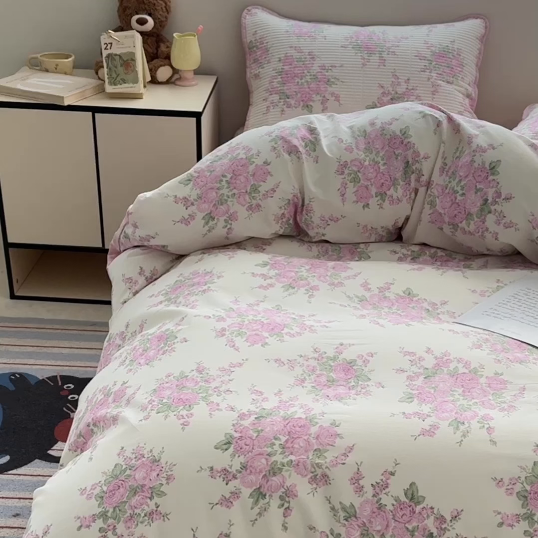 91家纺网 家纺一手货源 找家纺 橙子家居 2025新款双面全棉纯棉13372印花棉花床盖四件套-第二批 苏亚粉