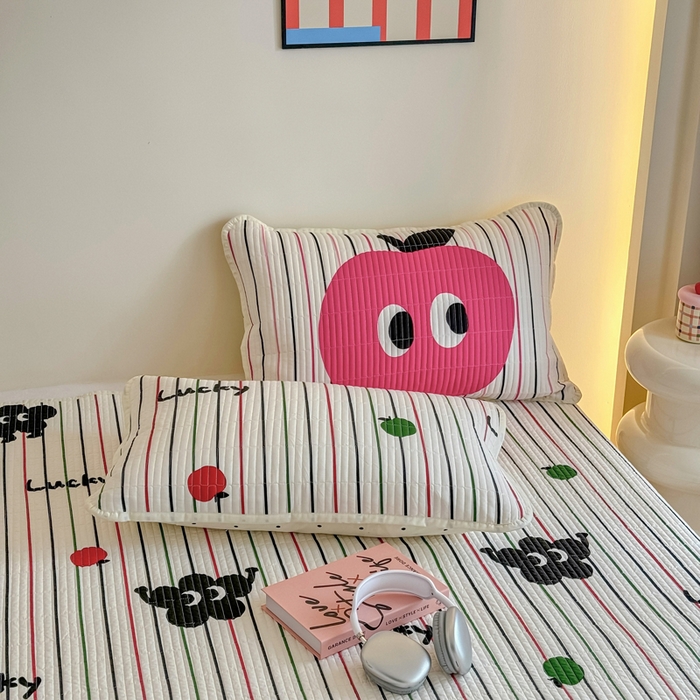 91家纺网 家纺一手货源 找家纺 橙子家居 2025新款双面纯棉夹层新疆棉花数码印花床盖四件套-第一批 大眼萌红