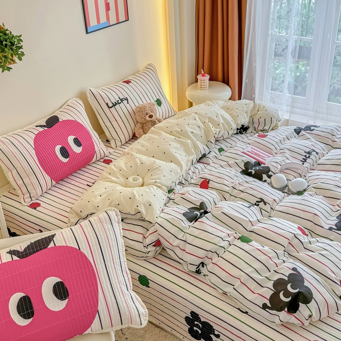 91家纺网 家纺一手货源 找家纺 橙子家居 2025新款双面纯棉夹层新疆棉花数码印花床盖四件套-第一批 大眼萌红