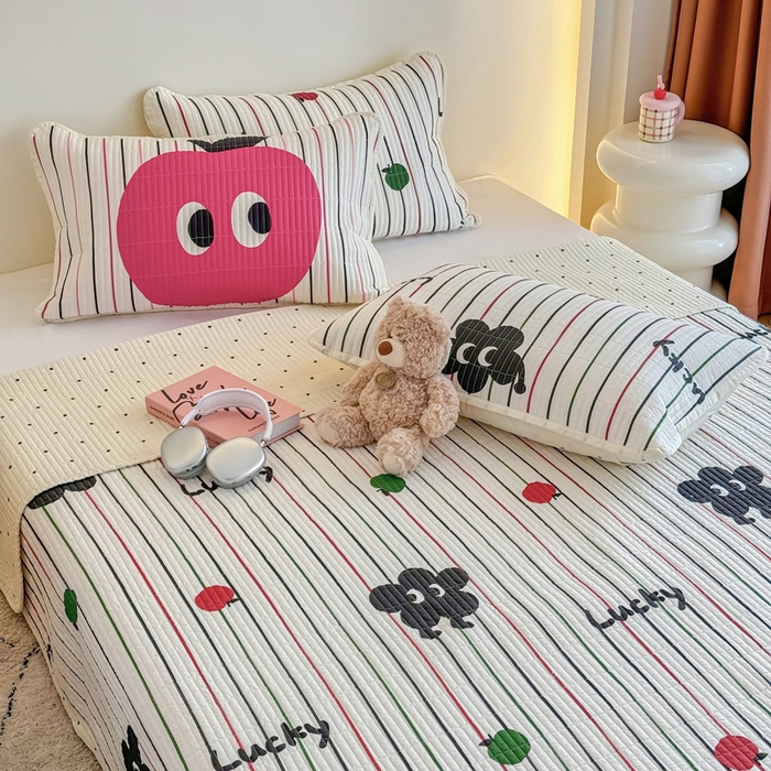 91家纺网 家纺一手货源 找家纺 橙子家居 2025新款双面纯棉夹层新疆棉花数码印花床盖四件套-第一批 大眼萌红