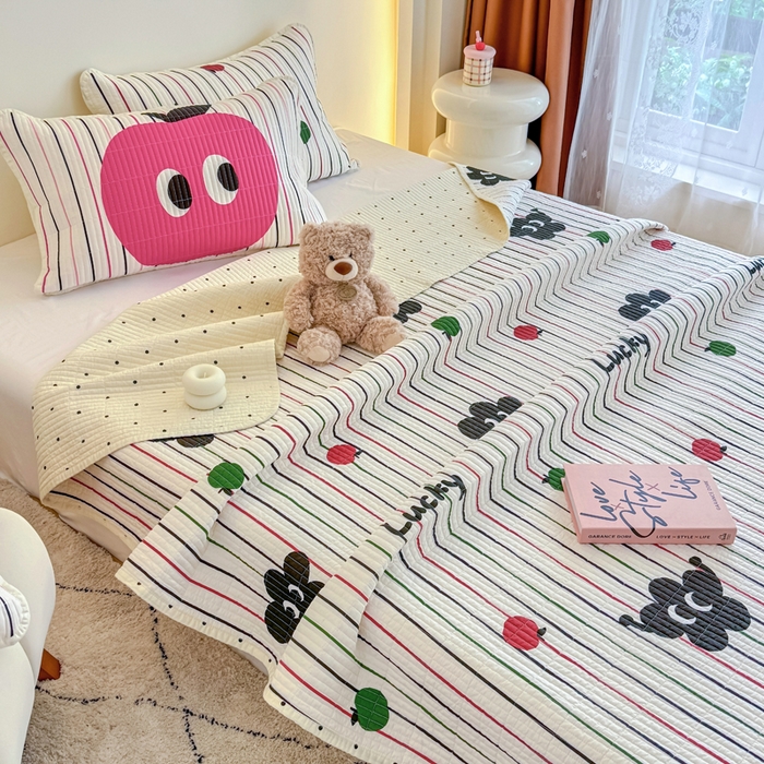 91家纺网 家纺一手货源 找家纺 橙子家居 2025新款双面纯棉夹层新疆棉花数码印花床盖四件套-第一批 大眼萌红