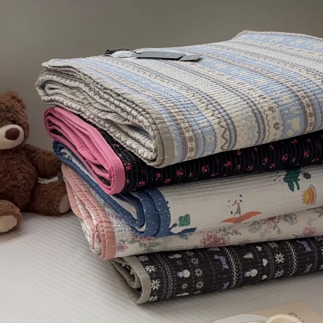 91家纺网 家纺一手货源 找家纺 橙子家居 2025新款双面全棉纯棉13372印花棉花床盖四件套-第二批 组合图仅供展示