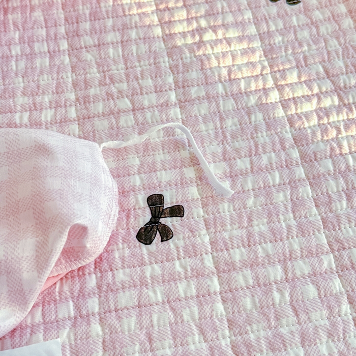 91家纺网 家纺一手货源 找家纺 橙子家居 2025新款双面纯棉夹层新疆棉花数码印花床盖四件套-第一批 粉蝴蝶结