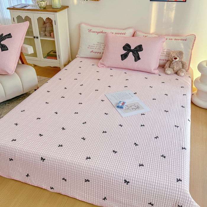 91家纺网 家纺一手货源 找家纺 橙子家居 2025新款双面纯棉夹层新疆棉花数码印花床盖四件套-第一批 粉蝴蝶结