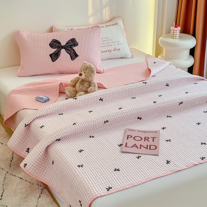 91家纺网 家纺一手货源 找家纺 橙子家居 2025新款双面纯棉夹层新疆棉花数码印花床盖四件套-第一批 粉蝴蝶结