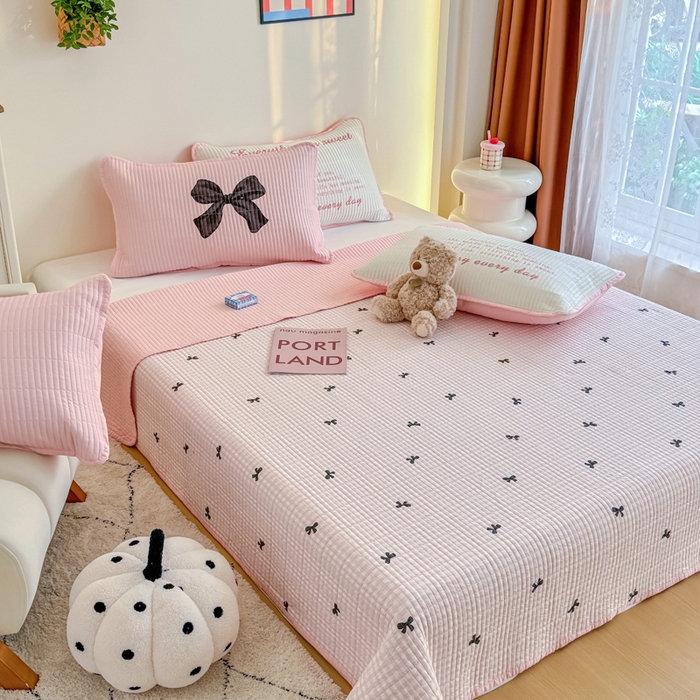 91家纺网 家纺一手货源 找家纺 橙子家居 2025新款双面纯棉夹层新疆棉花数码印花床盖四件套-第一批 粉蝴蝶结